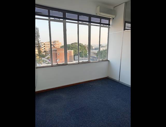84M² RETAIL TO LET IN STAMFORD HILL